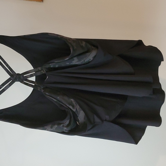 Fabletics Built In Bra Tank - Picture 2 of 4